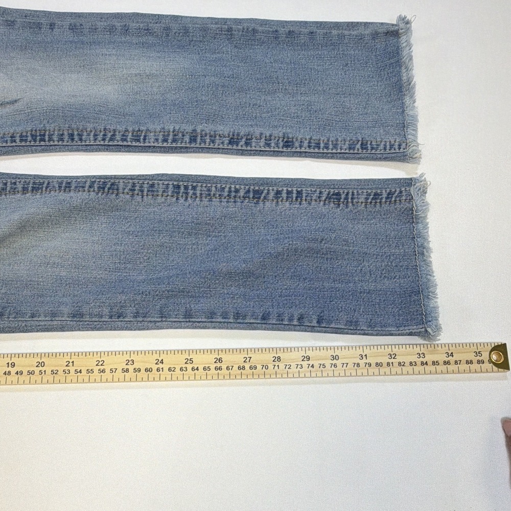 Rue21 Juniors Blue Distressed Cropped Jeans Size 21 Medium Wash Denim - Picture 3 of 12
